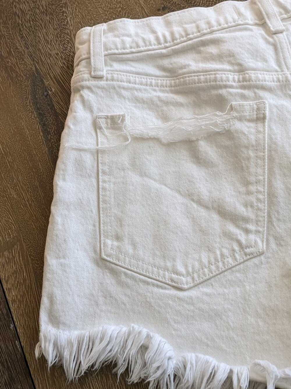 Abercrombie & Fitch The 4" Short High Rise White Jean Cut Off Shorts, Size 4, 27 - Picture 5 of 8